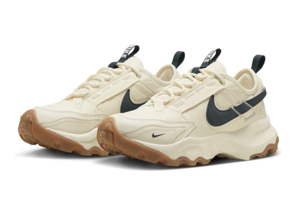 Nike TC 7900 Beige Navy Gum Women’s Size 9.5 DD9682-103 EUC